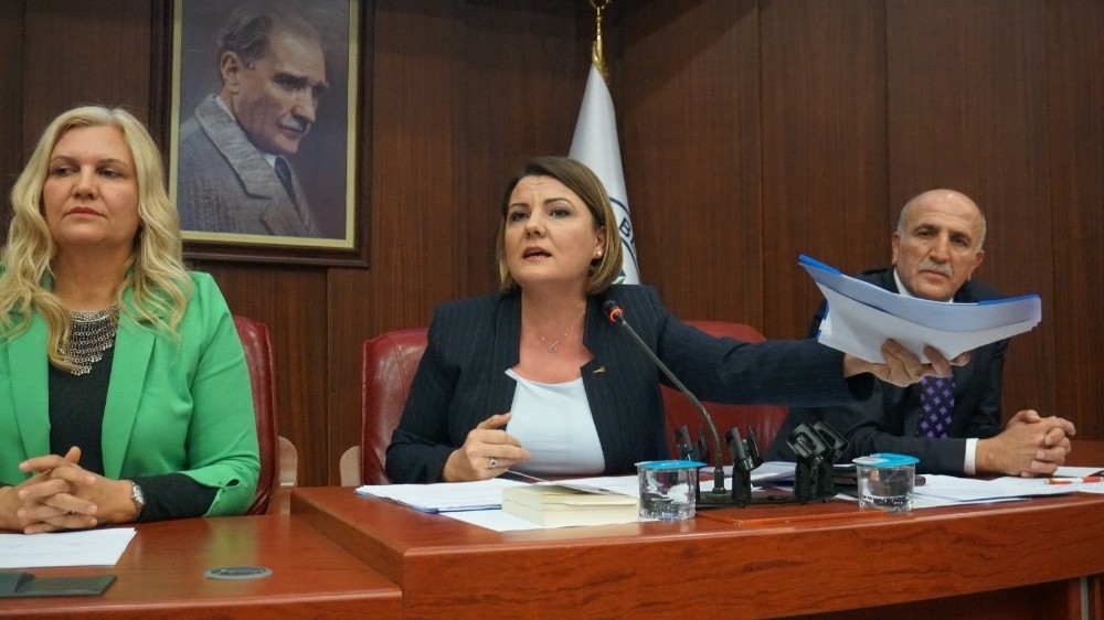 İzmit Belediyesi meclisinde gerginlik 