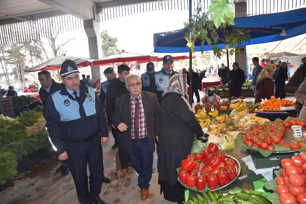 İzmit Belediyesi pazar yerlerini denetledi 