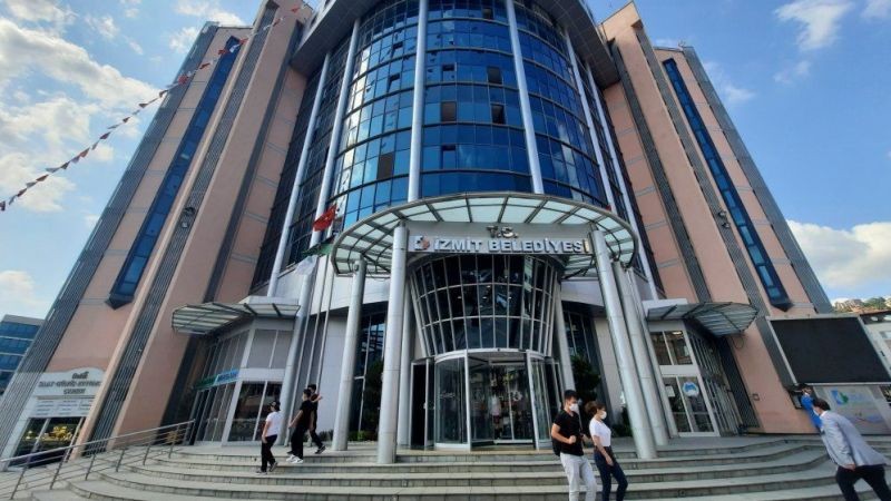 İzmit Belediyesi’nden cenaze evlerine yemek yardımı