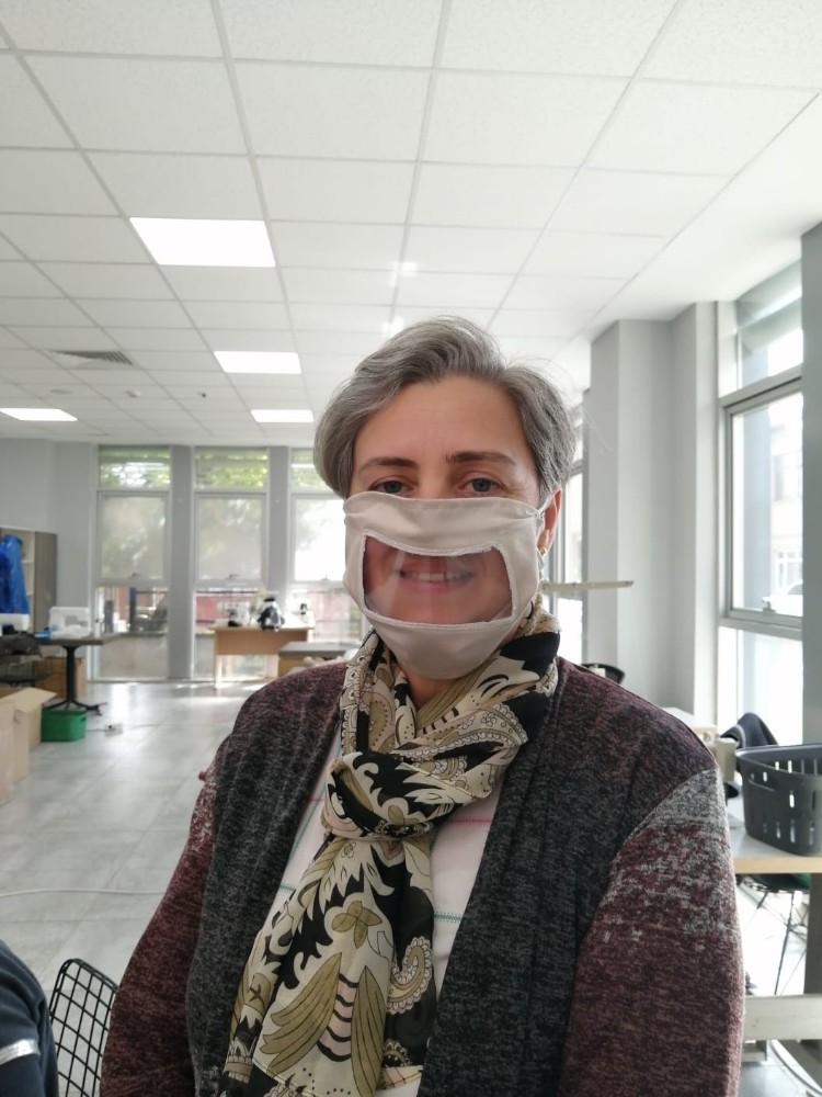İzmit Belediyesi’nden işitme engellilere özel maske 