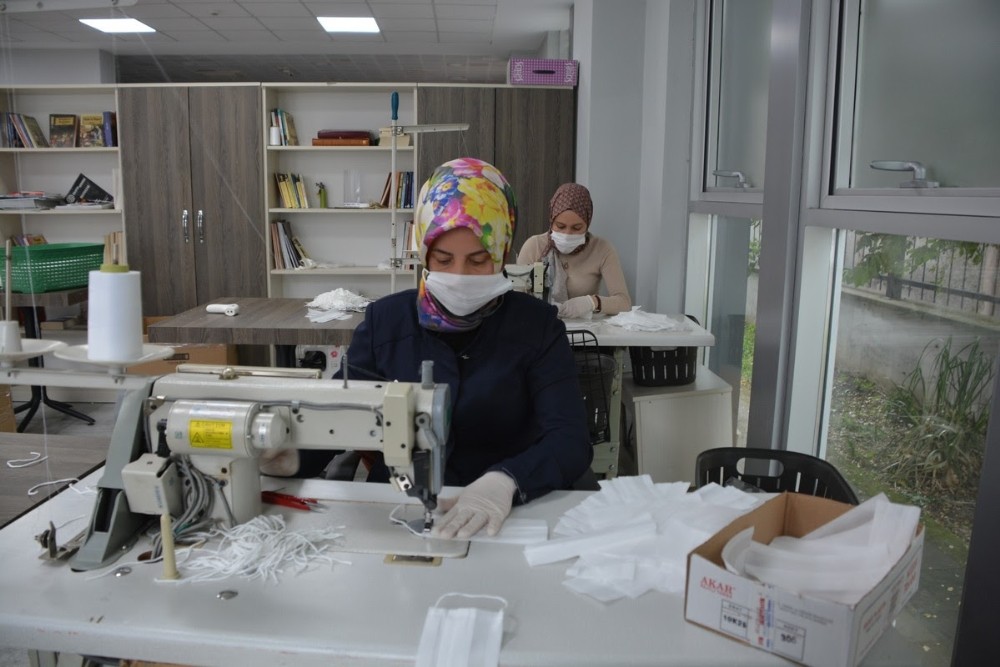 İzmit Belediyesi’nden terzi ve dikiş bilen kadınlara destek 