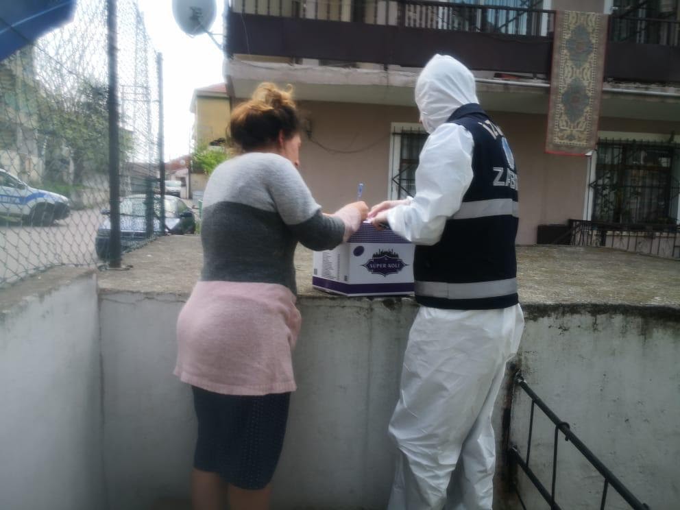 İzmit Belediyesinin yardım kolileri ihtiyaç sahiplerine ulaştırılıyor 