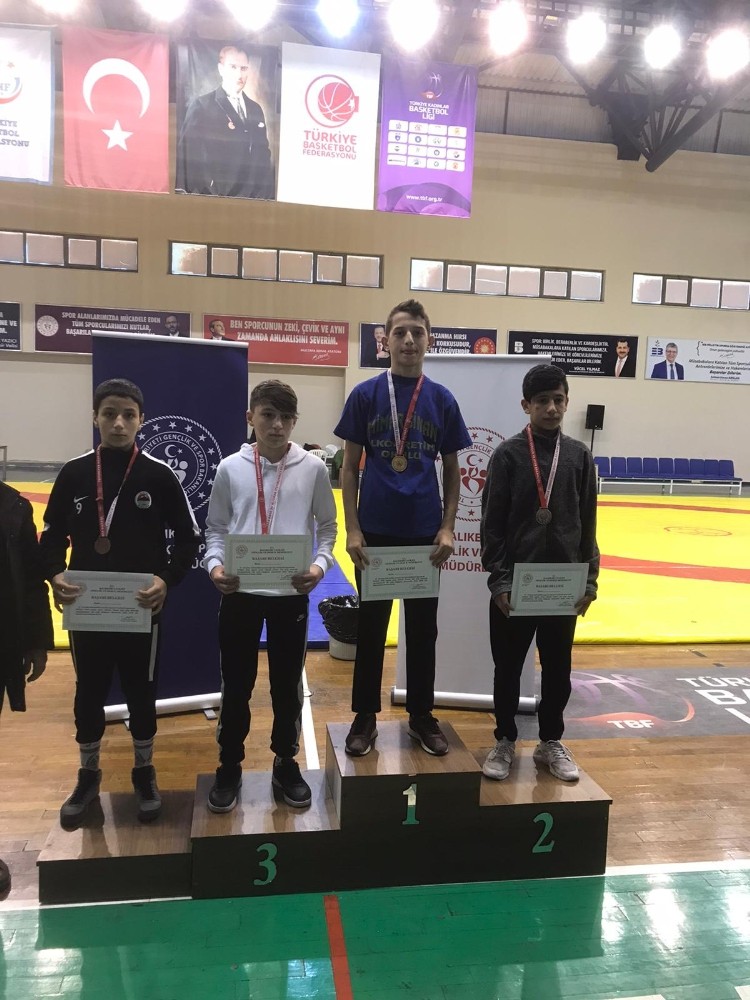 İzmit Belediyesporlu genç güreşçi, Kocaeli’yi temsil edecek 