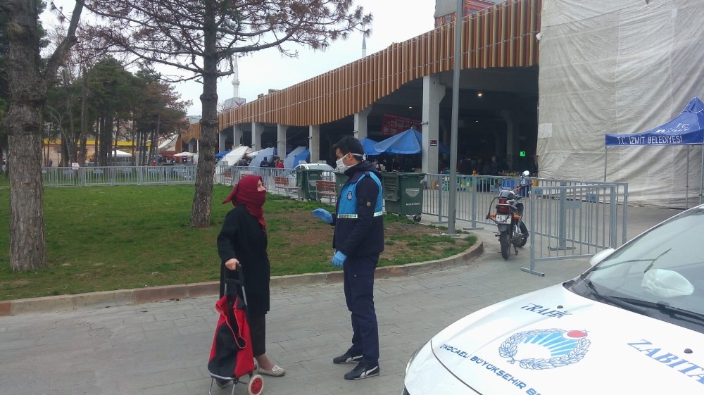 İzmit Perşembe Pazarı’na çocuk ve yaşlılar alınmıyor 