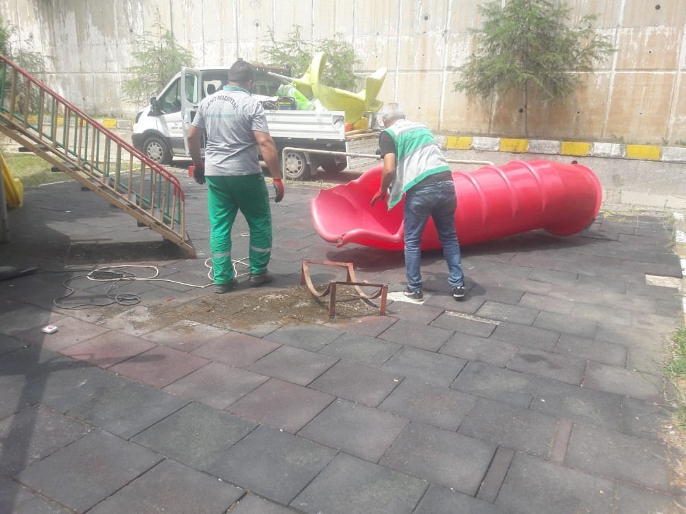 İzmit’in parkları artık daha güvenli 