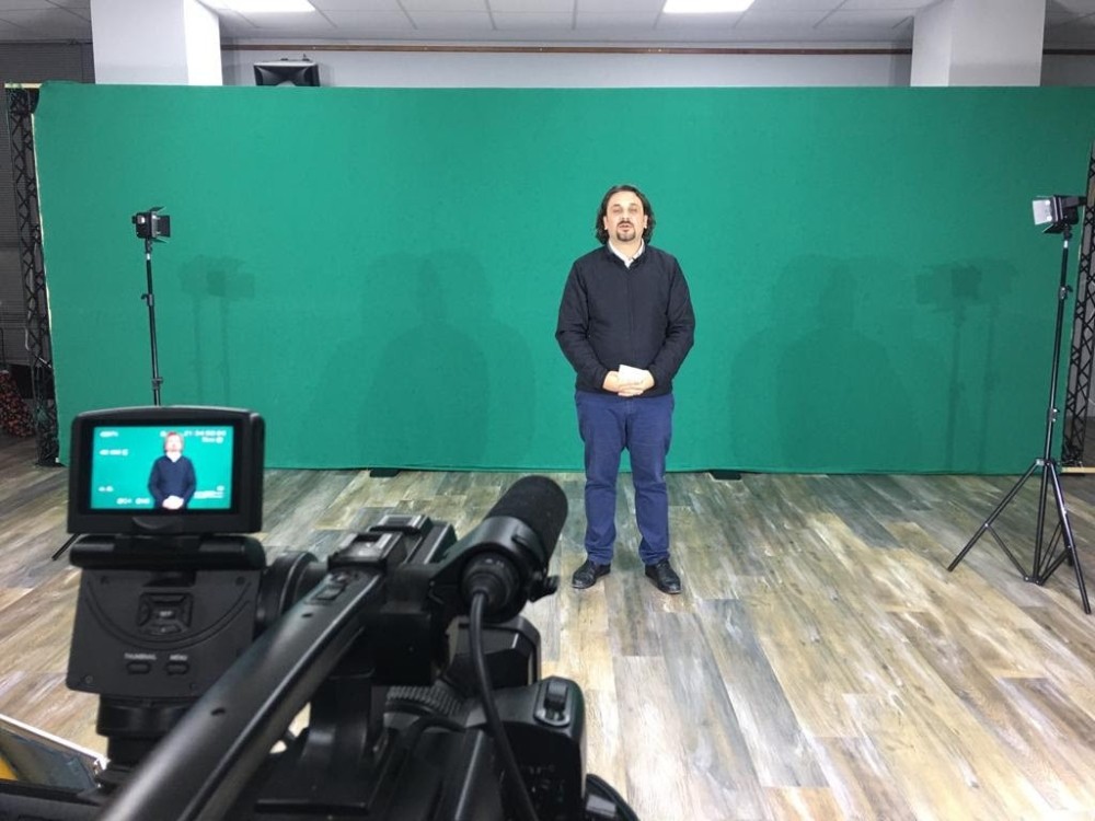 İzmit’in tiyatro dünyası ‘Gülümse TV’de buluştu 