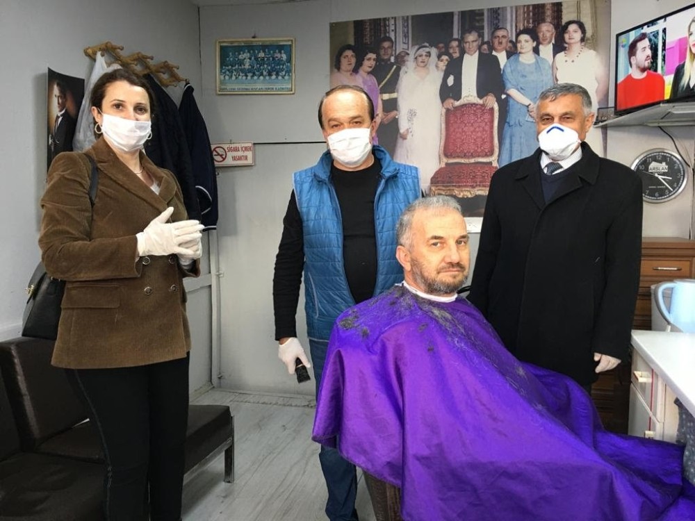 İzmitli berberler, korona virüsü konusunda uyarıldı 