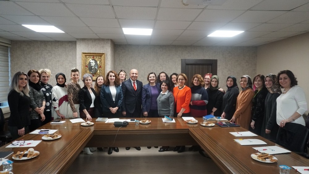 İzmitli kadınlara kooperatifçilik eğitimi verildi 