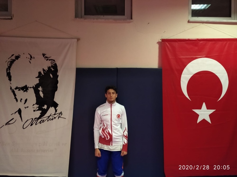 İzmitli karateci Yüksel Bakü’de madalya mücadelesi verecek 