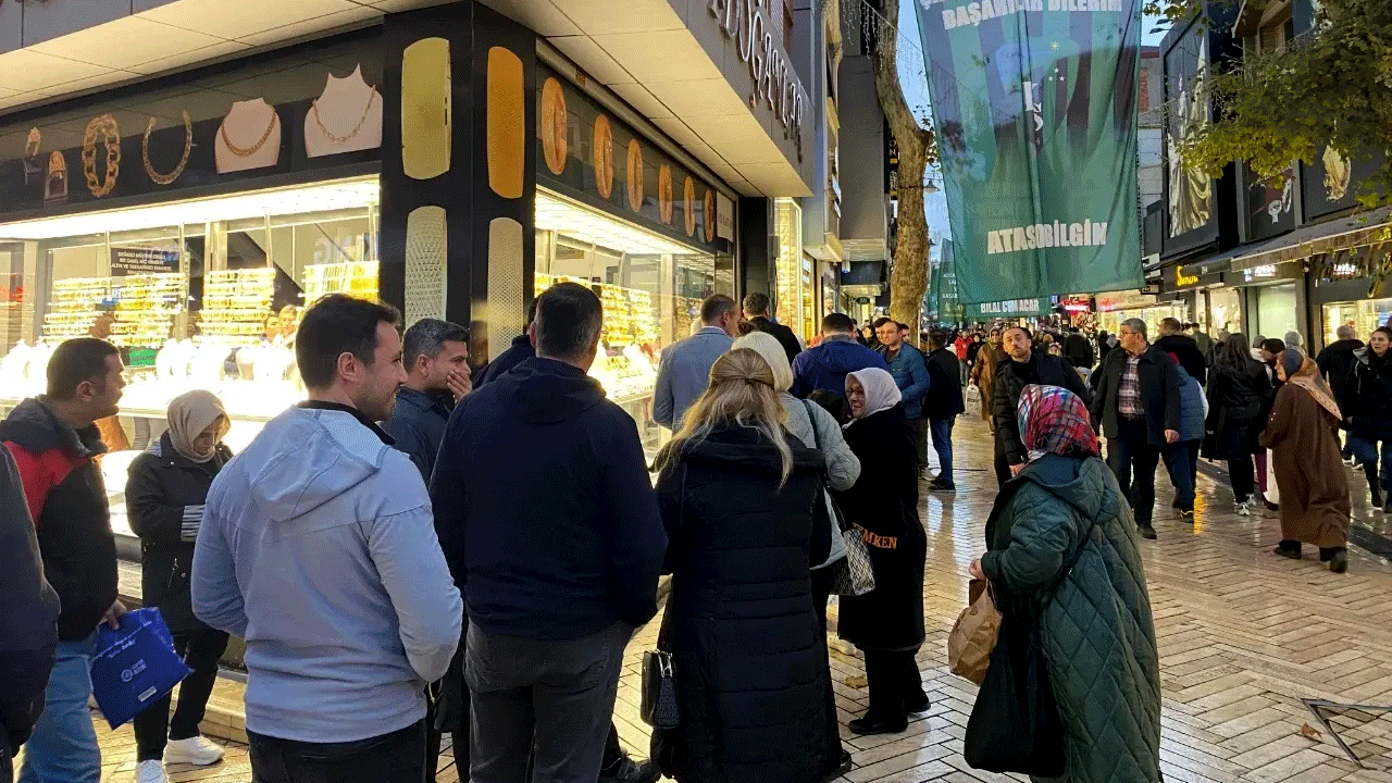 İzmit'te altın kuyruğu! Kuyumcu öyle bir fiyata satışa başladı ki...