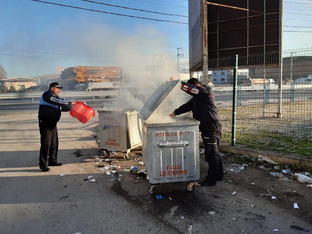 izmit’te caddeler 24 saat boyunca temizleniyor 
