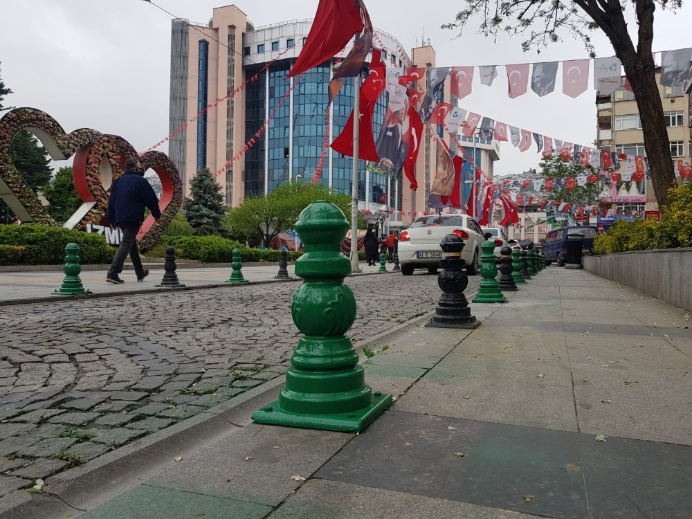 İzmit’te caddeler Kocaelispor’un renklerine büründü 