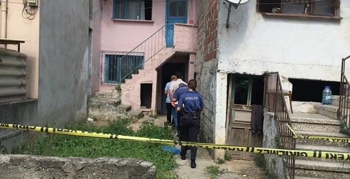 İzmit’te evinde ölü bulundu