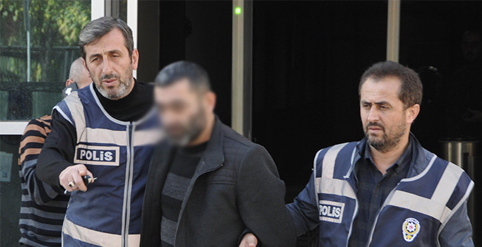 İzmit'te haraç alamadığı taksi durağını kurşunladı