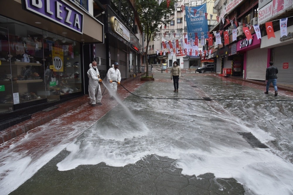 İzmit’te her hafta 11 bin 624 metrekare alan dezenfekte ediliyor 