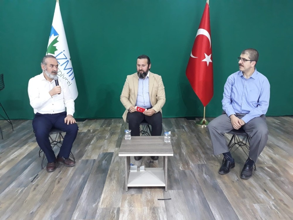 İzmit’te Kadir Gecesi özel programında dualar edildi 