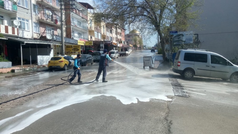 İzmit’te korona virüsle mücadele çalışmaları sürüyor 