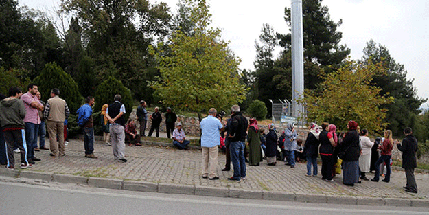 İzmit’te mahalleli isyan etti: Mezarlıkta olur mu?
