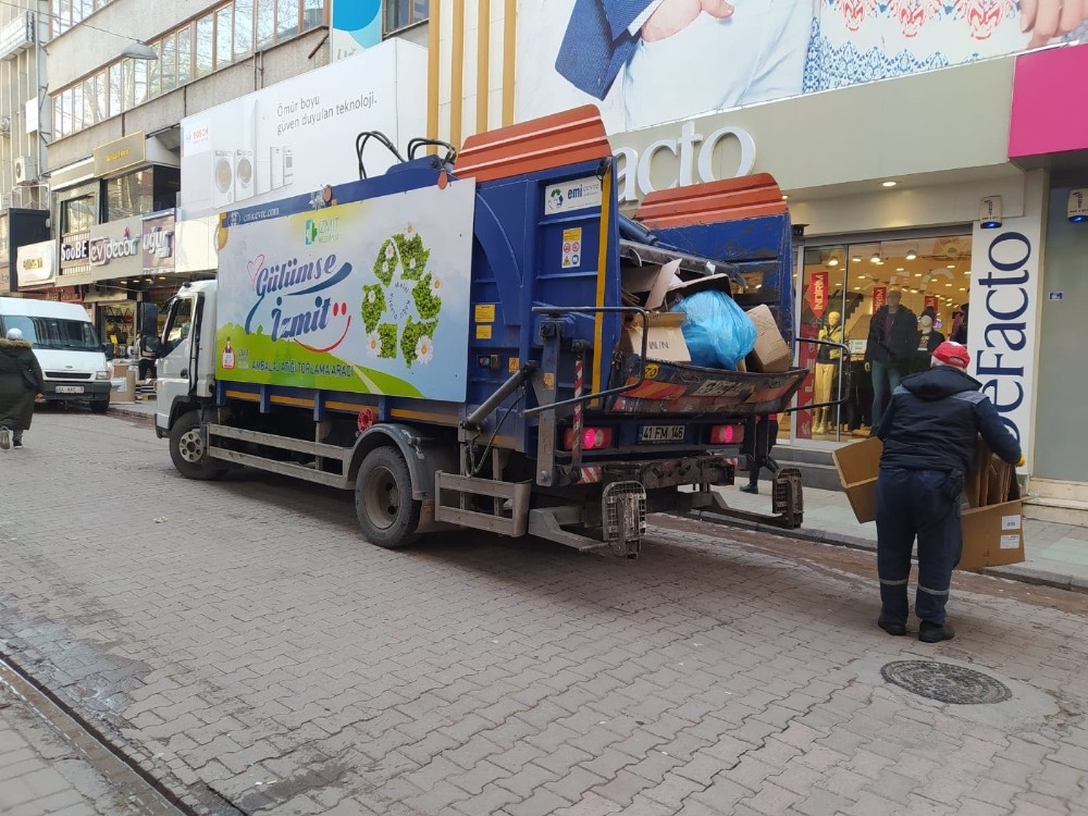 İzmit’te Mart ayında 600 ton atık toplandı 