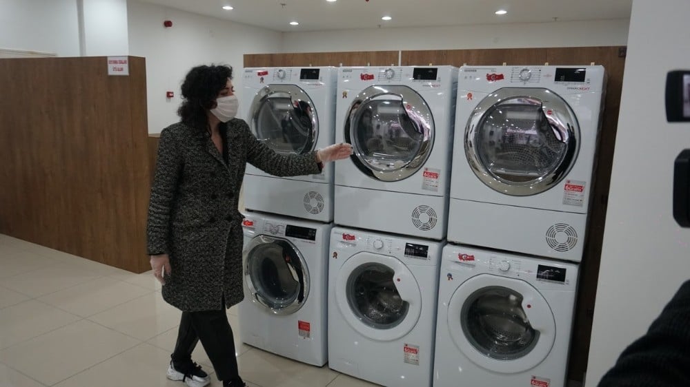 İzmit’te ücretsiz çamaşırhane sağlık çalışanları için faaliyete geçti 