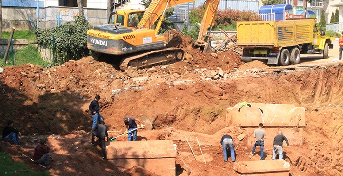 İzmit'teki kazıda bulunan tarihi mezar sayısı 5'e yükseldi