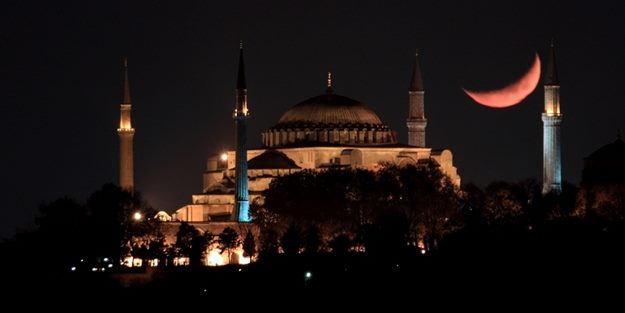 "İznik ve Trabzon'daki Ayasofya camileri açıldı, İstanbul'daki Ayasofya Camii'nin de açılması çok yakın"