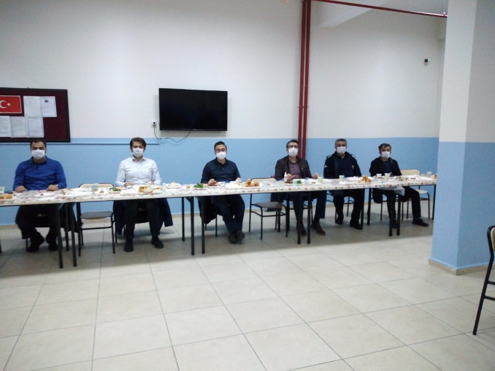 İzolasyon sürecindeki infaz koruma memurlarıyla iftar yapıldı 