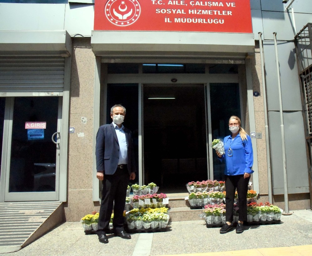 İZTO’dan sığınma evlerindeki annelere özel kutlama 