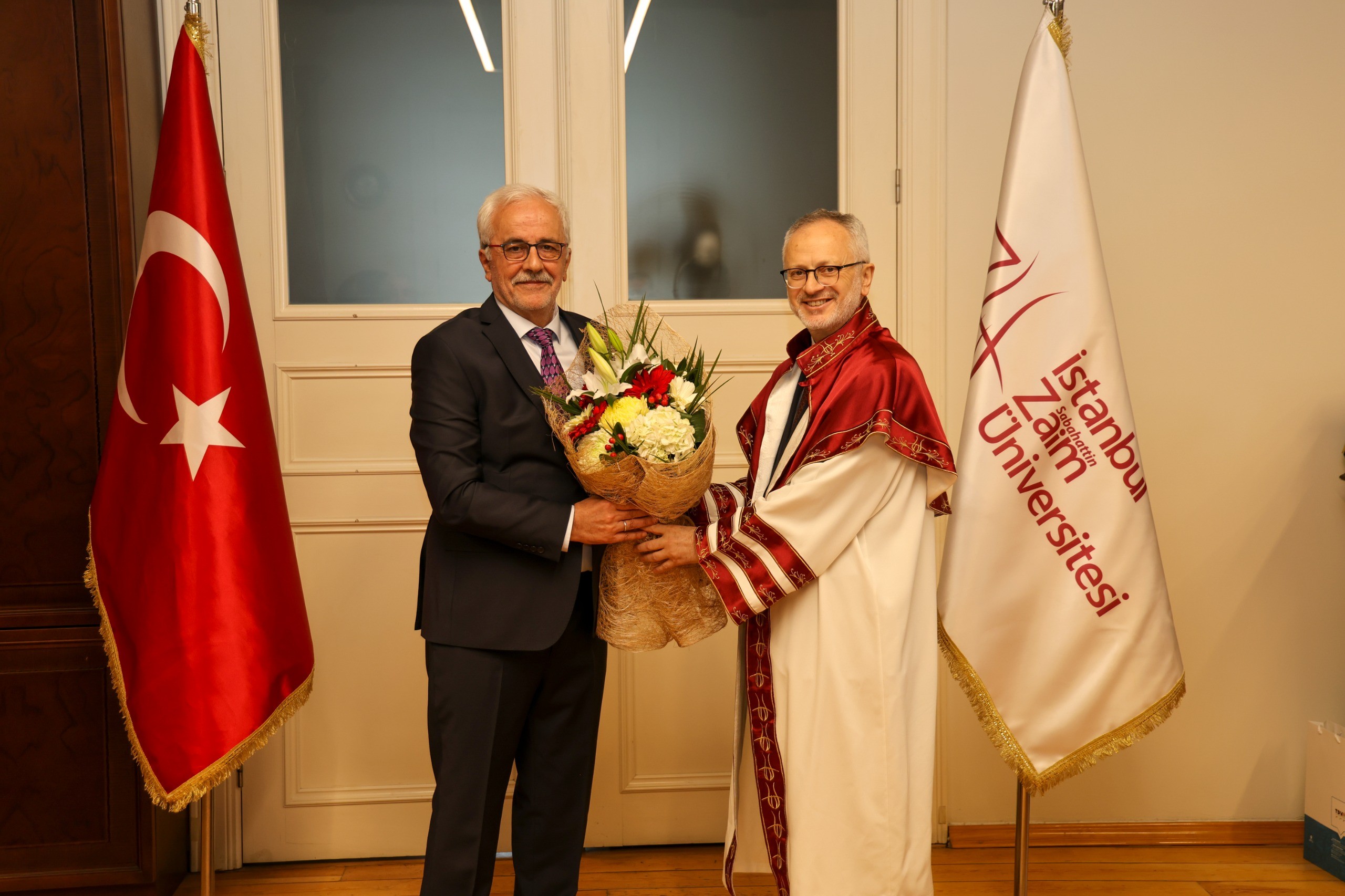 İZÜ Rektörlüğünde Devir Teslim Töreni Gerçekleştirildi