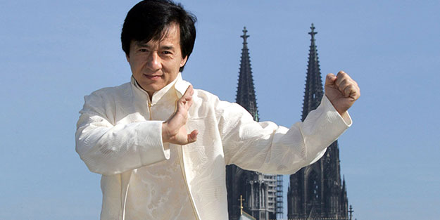Jackie Chan'den koronavirüs konusunda bomba adım!
