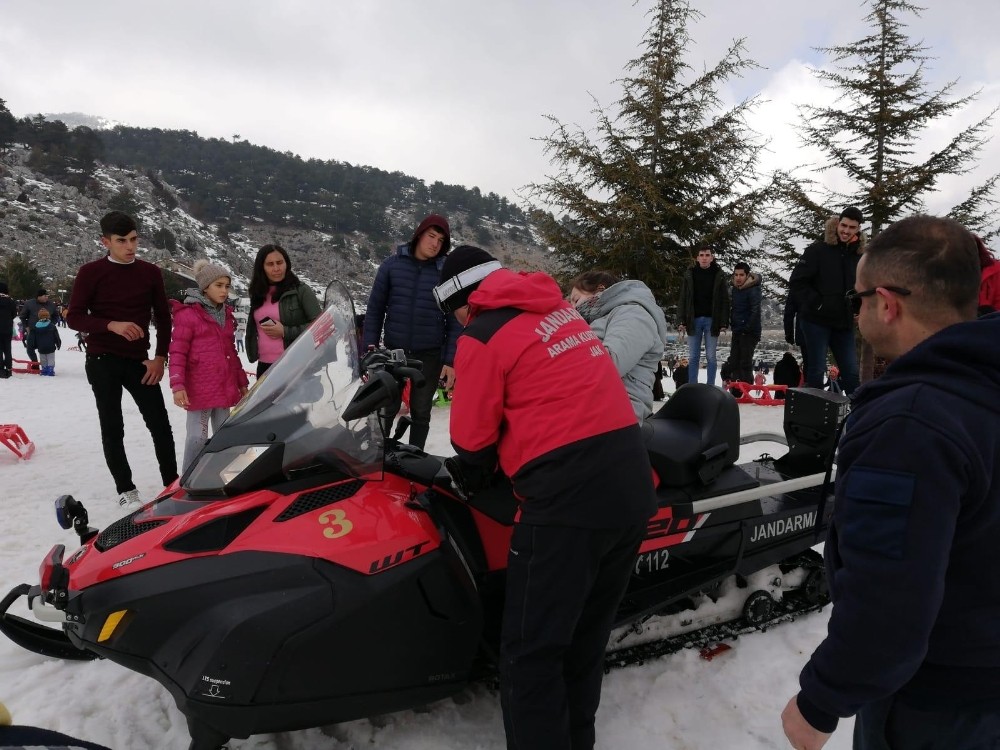 JAK Timleri, 34 kayakçının imdadına yetişti 