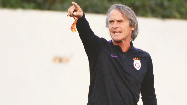 Jan Olde Riekerink'ten savumaya ayar