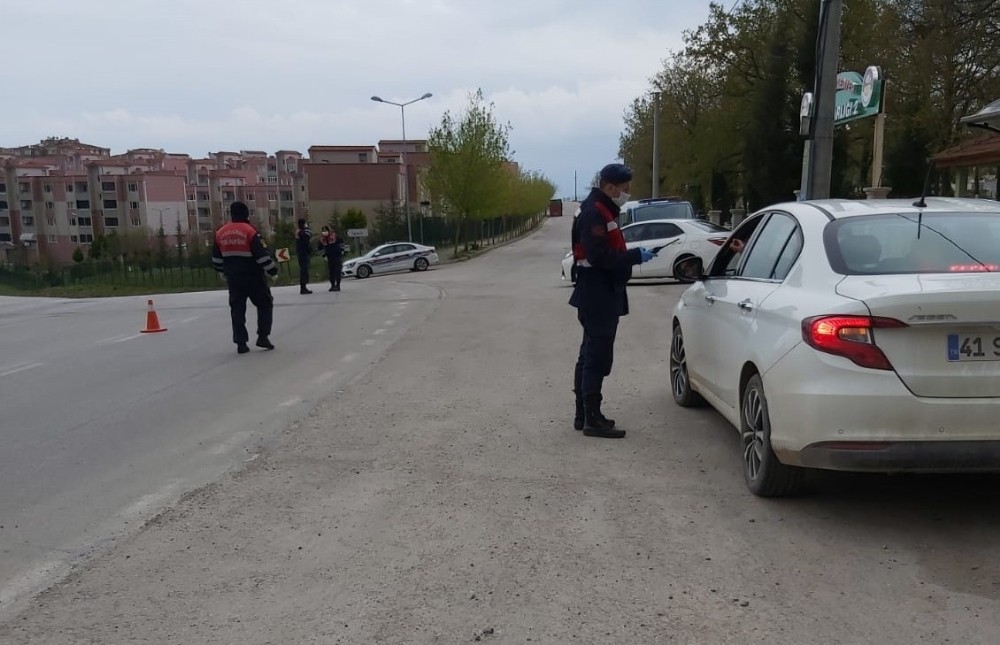 Jandarma aranan 9 kişiyi huzur denetiminde yakaladı 