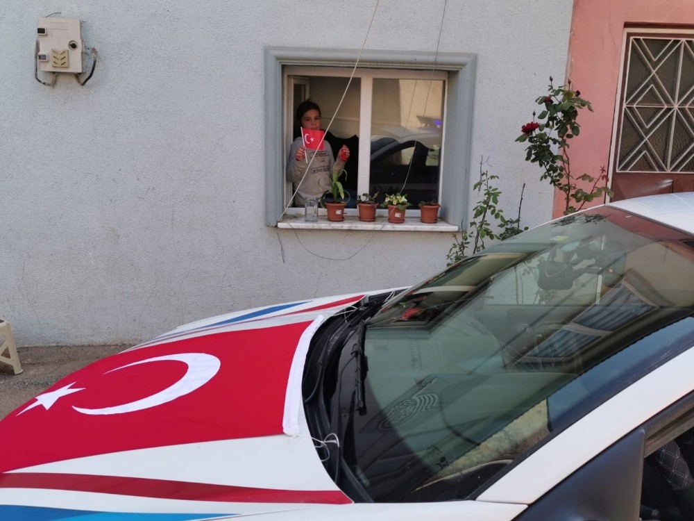 Jandarma ekipleri çocuklarla birlikte 23 Nisanı kutladı 