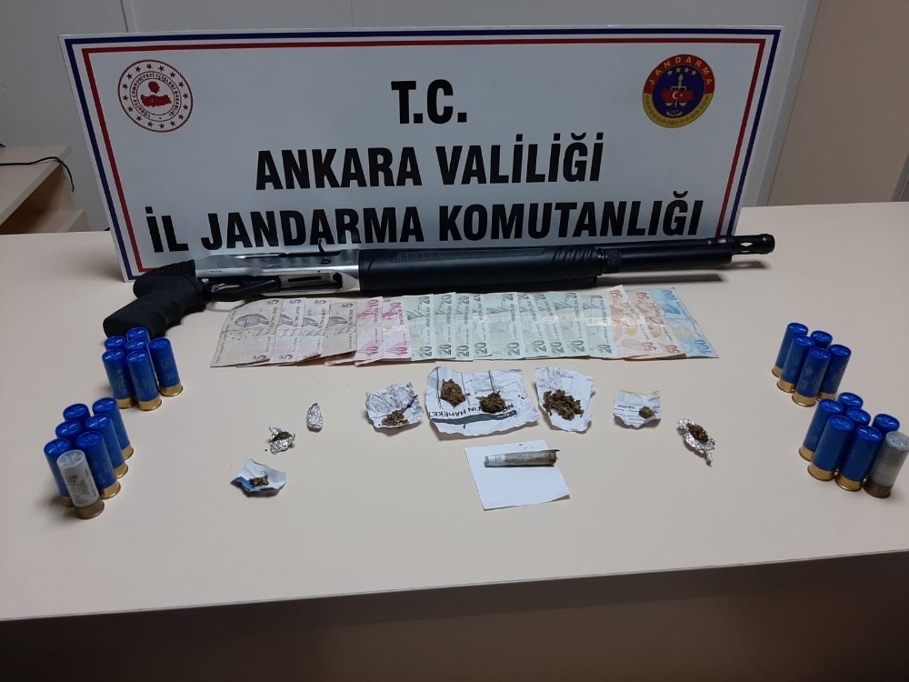 Jandarma ekipleri uyuşturucu ticareti yapan 3 kişiyi yakaladı 