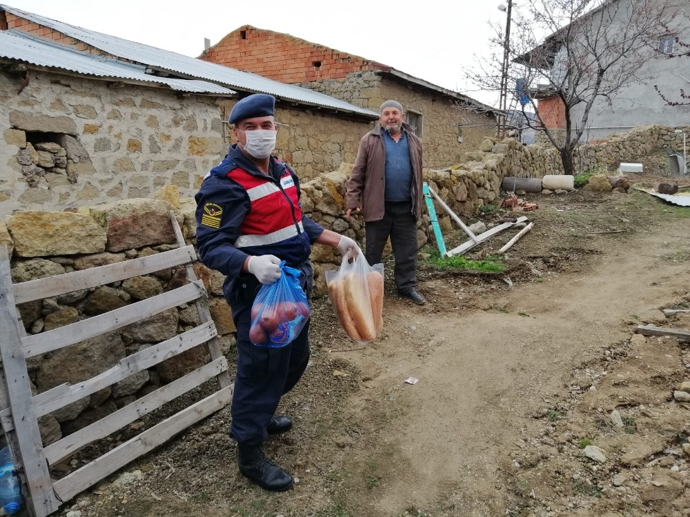 Jandarma ekiplerinden 65 yaş üstüne vefa 