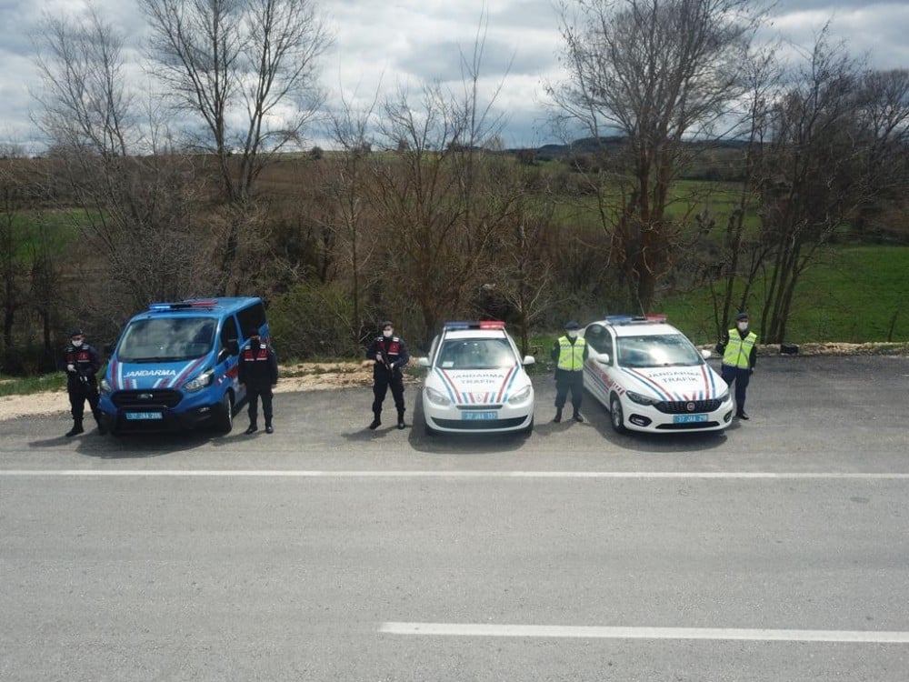 Jandarma ekiplerinden drone ile yol kontrolü 