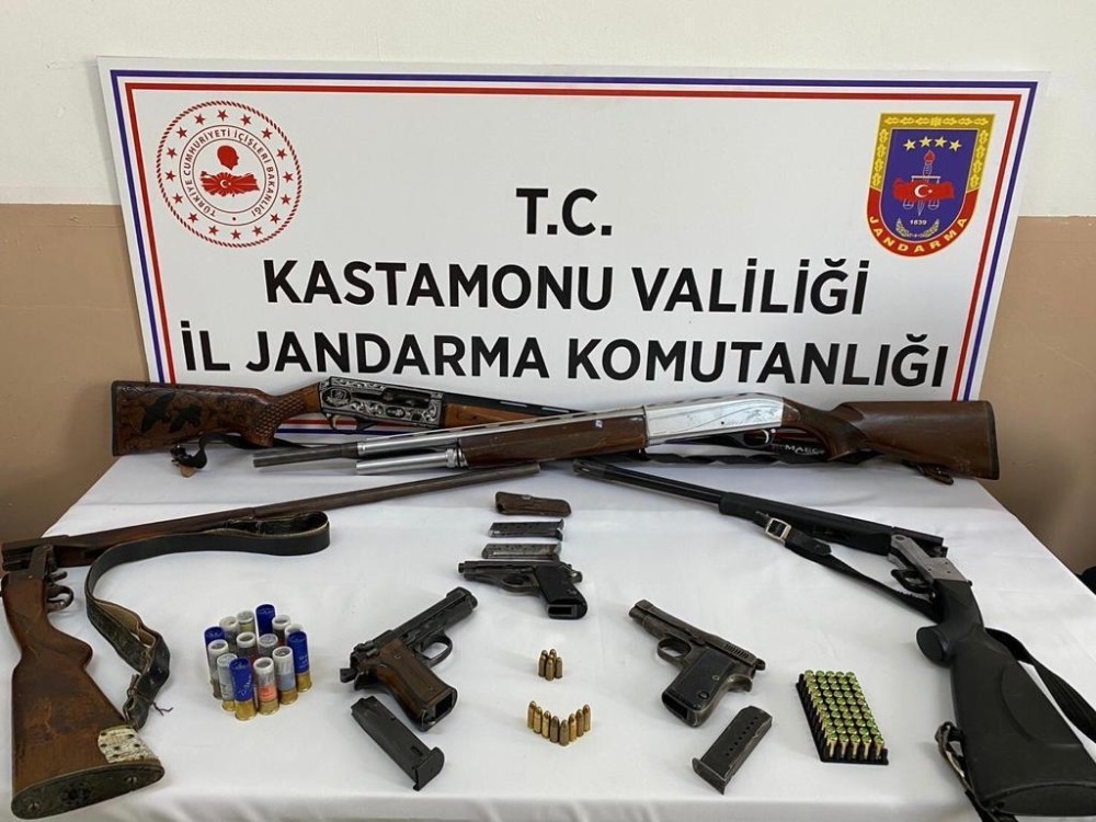 Jandarma ekiplerinden kaçak silah operasyonu 