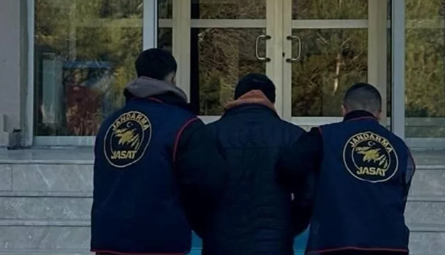 Jandarma ekiplerinden kaçamadı! 50 yıl hapisle aranan firari yakalandı