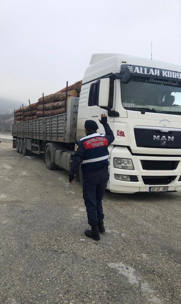 Jandarma ekiplerinden yük taşıyan araçlara özel denetim 