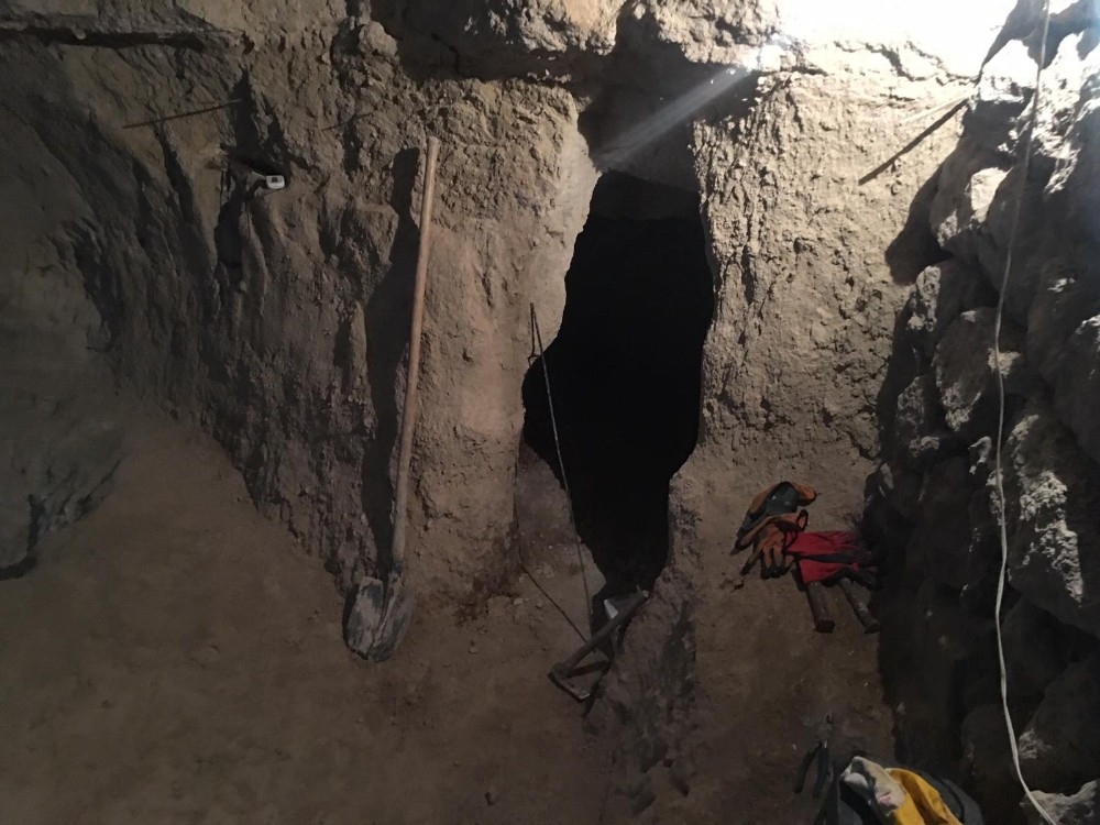 Jandarma evin bodrumunda kazı yapan şahsı yakaladı 