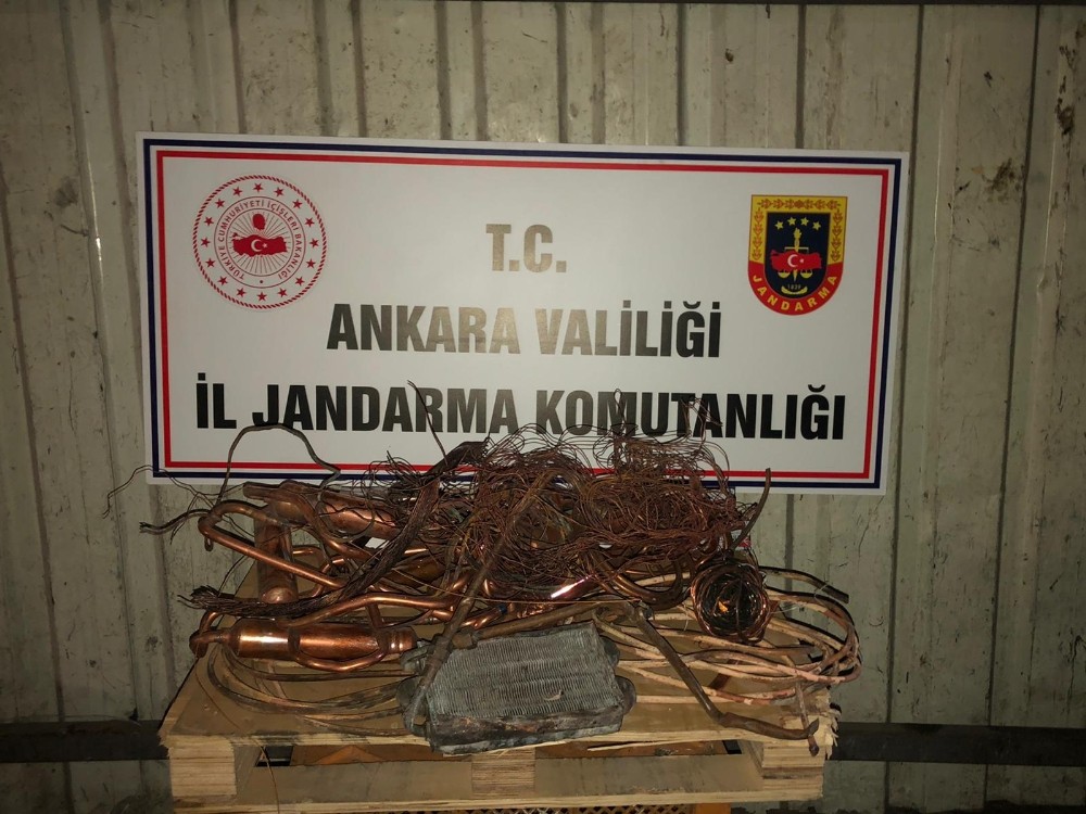 Jandarma, kablo hırsızlarına göz açtırmadı 