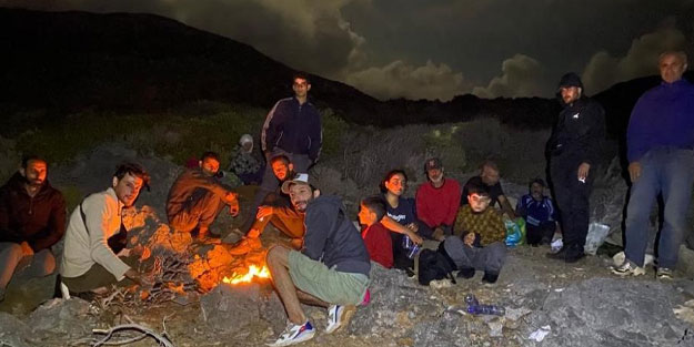 Jandarma mahsur kalan göçmenleri kurtardı