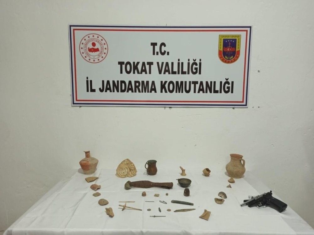 Jandarma operasyonu ofisten tarih çıkardı 