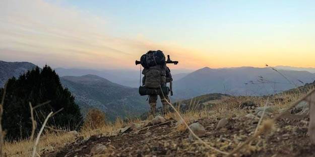 Jandarma paylaştı! Zorlu mücadele bir fotoğraf ve notla anlatıldı