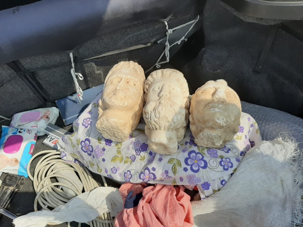 Jandarma Roma dönemine ait 3 adet heykel başı yakaladı 