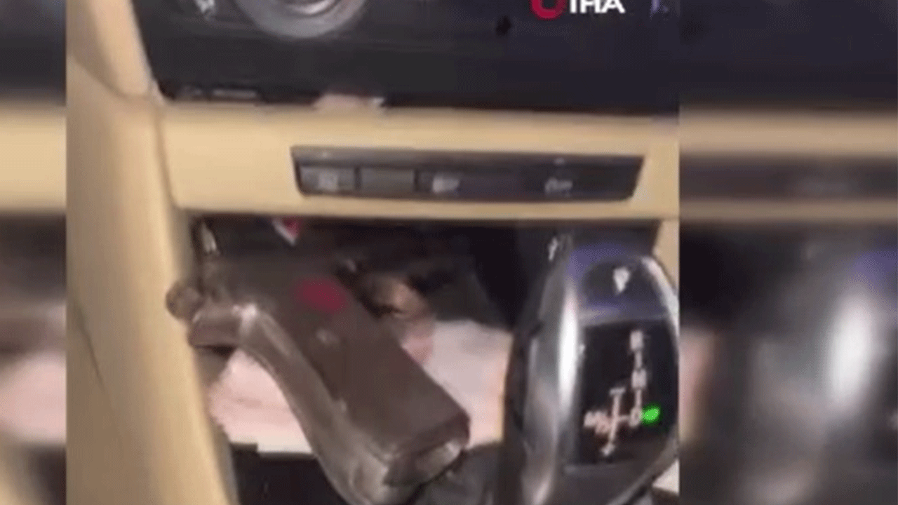 Jandarma tarafından yakalanan hırsız, jandarma arabasını çalıp kaçtı!