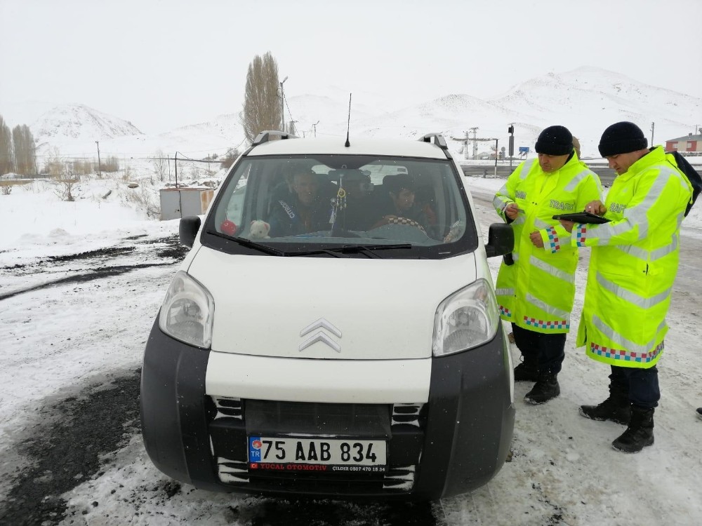 Jandarma trafik ekipleri emniyet kemeri denetimi yaptı 
