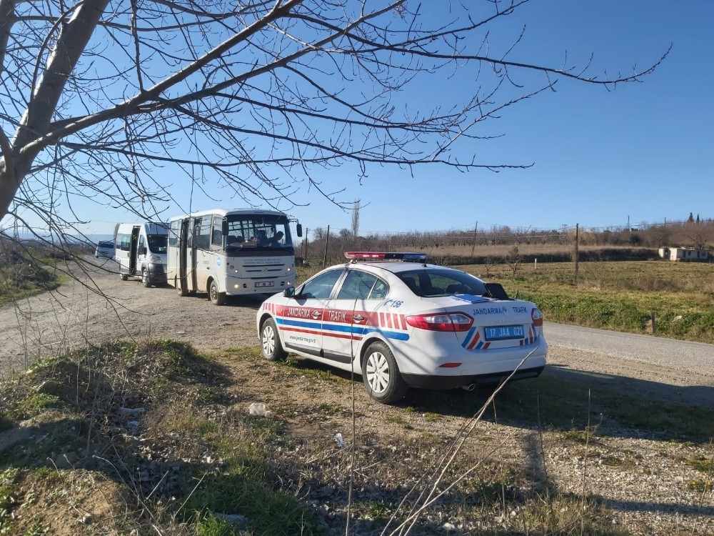 Jandarma Trafik Timleri öğrenci servislerini denetledi 