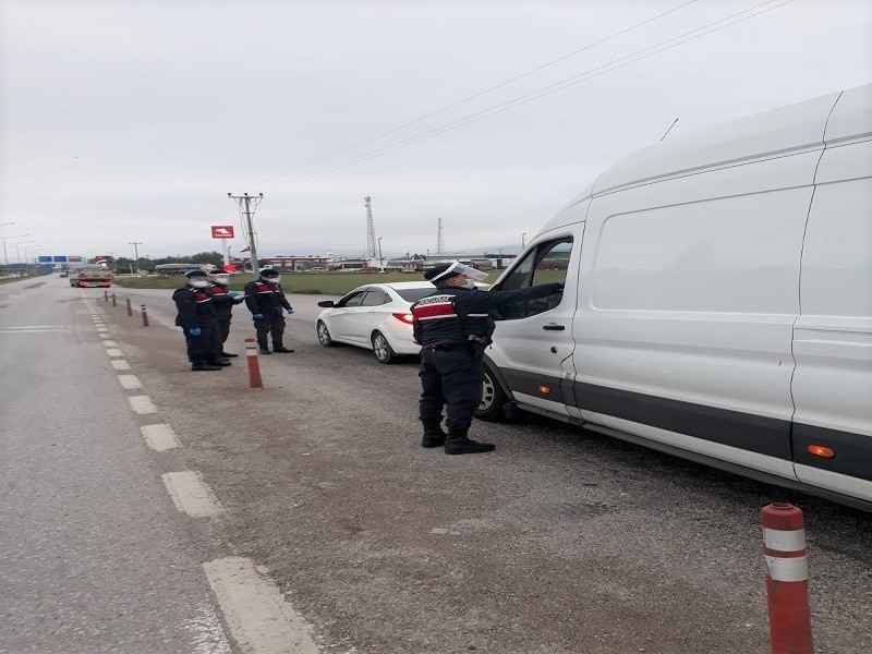 Jandarma uygulamada 5 aranan kişiyi yakaladı 